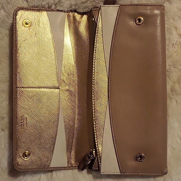 PRADA saffiano leather long wallet in nude and gold/white interior - Picture 5 of 11